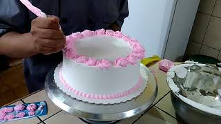 Cómo decorar una torta con chantilly [upl. by Esile]